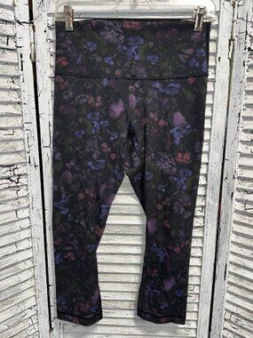 Women's Lululemon Wunder Under Leggings Size 8